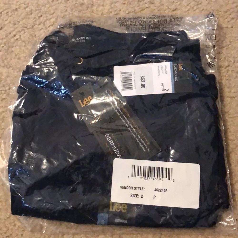 Lee Platinum Petite Cargo Shorts - Picture 5 of 7